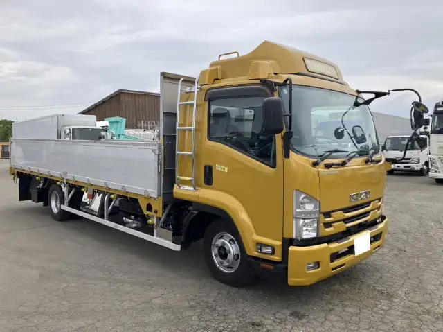 令和2年 いすゞ 4tアルミ平 62ワイド ベッド付き 床:木 積載:3,150㎏ 距離:38万㎞の画像3