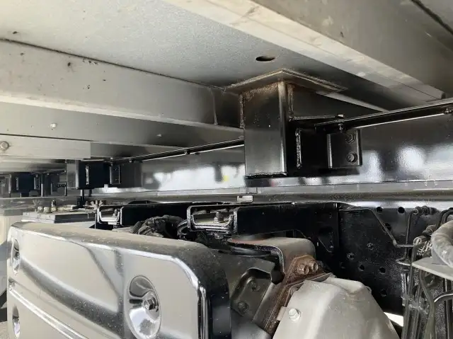 令和2年 いすゞ 4tアルミ平 62ワイド ベッド付き 床:木 積載:3,150㎏ 距離:38万㎞の画像21