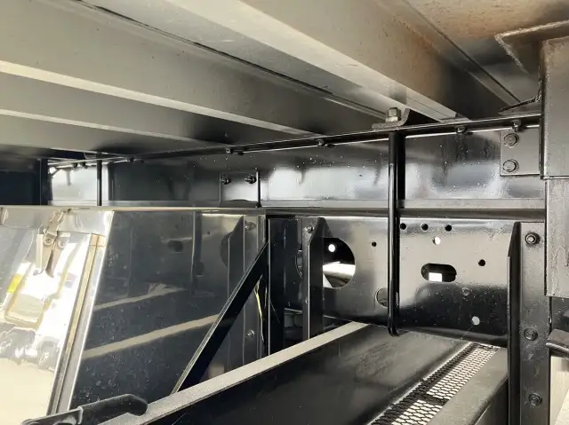 令和2年 いすゞ 4tアルミ平 62ワイド ベッド付き 床:木 積載:3,150㎏ 距離:38万㎞の画像22