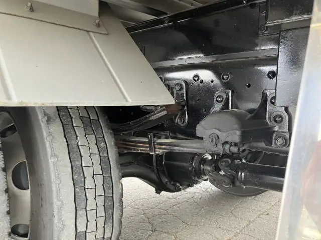 令和2年 いすゞ 4tアルミ平 62ワイド ベッド付き 床:木 積載:3,150㎏ 距離:38万㎞の画像23