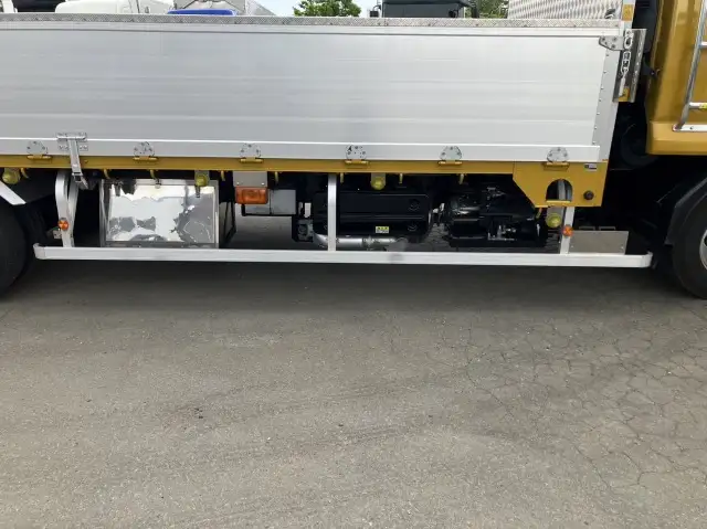 令和2年 いすゞ 4tアルミ平 62ワイド ベッド付き 床:木 積載:3,150㎏ 距離:38万㎞の画像24