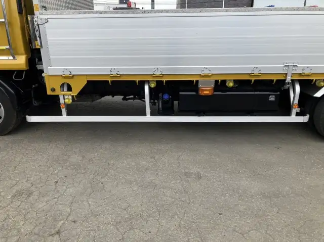 令和2年 いすゞ 4tアルミ平 62ワイド ベッド付き 床:木 積載:3,150㎏ 距離:38万㎞の画像25