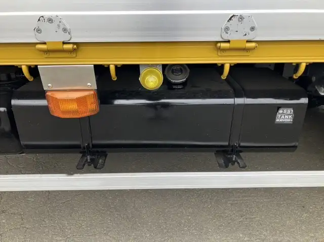 令和2年 いすゞ 4tアルミ平 62ワイド ベッド付き 床:木 積載:3,150㎏ 距離:38万㎞の画像27