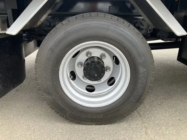 令和2年 いすゞ 4tアルミ平 62ワイド ベッド付き 床:木 積載:3,150㎏ 距離:38万㎞の画像30