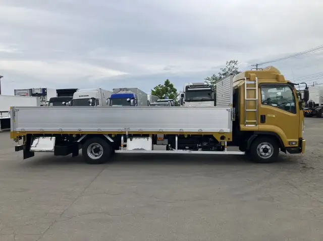 令和2年 いすゞ 4tアルミ平 62ワイド ベッド付き 床:木 積載:3,150㎏ 距離:38万㎞の画像4