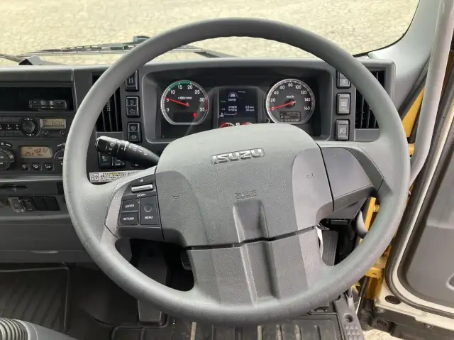 令和2年 いすゞ 4tアルミ平 62ワイド ベッド付き 床:木 積載:3,150㎏ 距離:38万㎞の画像35