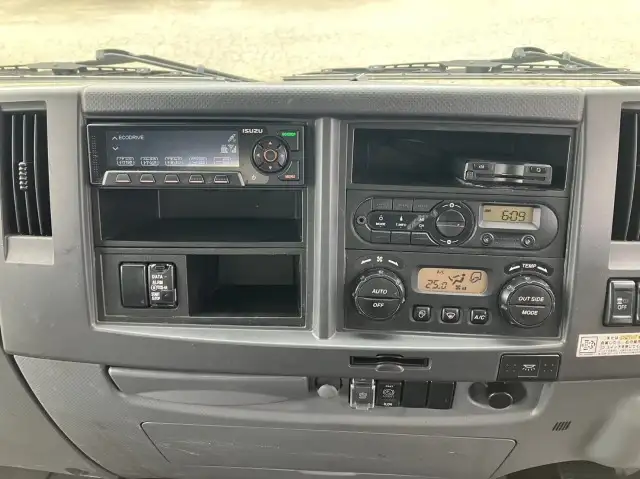 令和2年 いすゞ 4tアルミ平 62ワイド ベッド付き 床:木 積載:3,150㎏ 距離:38万㎞の画像39