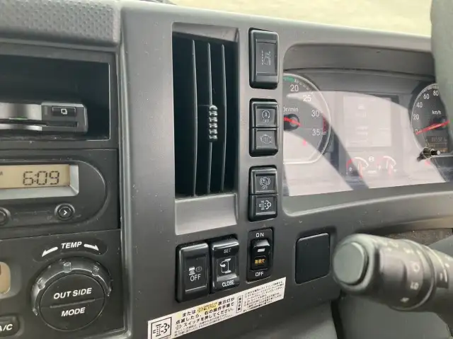 令和2年 いすゞ 4tアルミ平 62ワイド ベッド付き 床:木 積載:3,150㎏ 距離:38万㎞の画像40