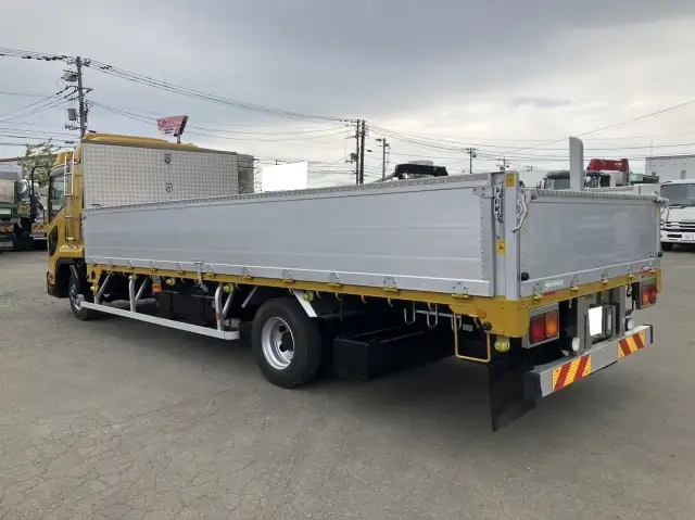 令和2年 いすゞ 4tアルミ平 62ワイド ベッド付き 床:木 積載:3,150㎏ 距離:38万㎞の画像5