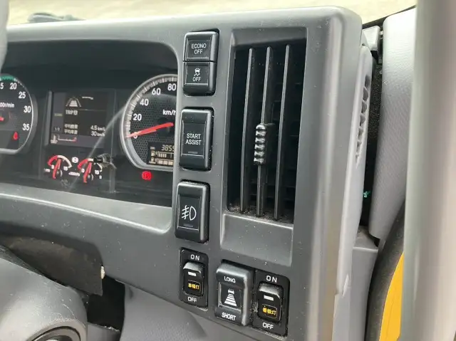 令和2年 いすゞ 4tアルミ平 62ワイド ベッド付き 床:木 積載:3,150㎏ 距離:38万㎞の画像41