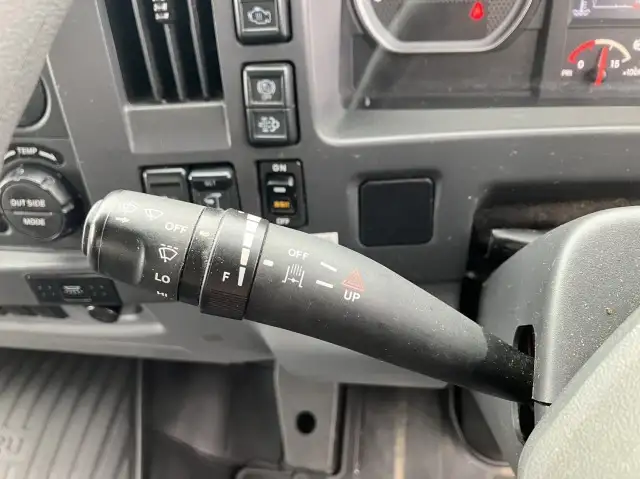 令和2年 いすゞ 4tアルミ平 62ワイド ベッド付き 床:木 積載:3,150㎏ 距離:38万㎞の画像42