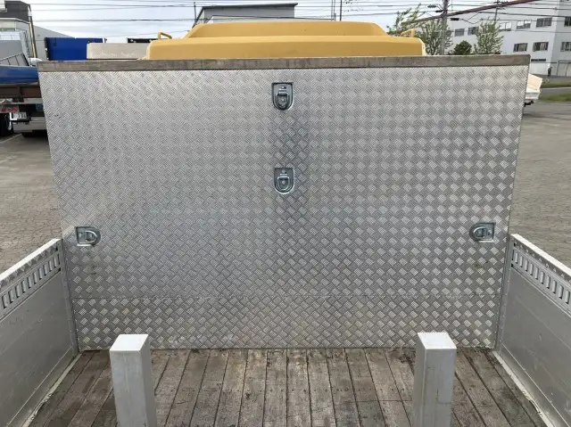 令和2年 いすゞ 4tアルミ平 62ワイド ベッド付き 床:木 積載:3,150㎏ 距離:38万㎞の画像10
