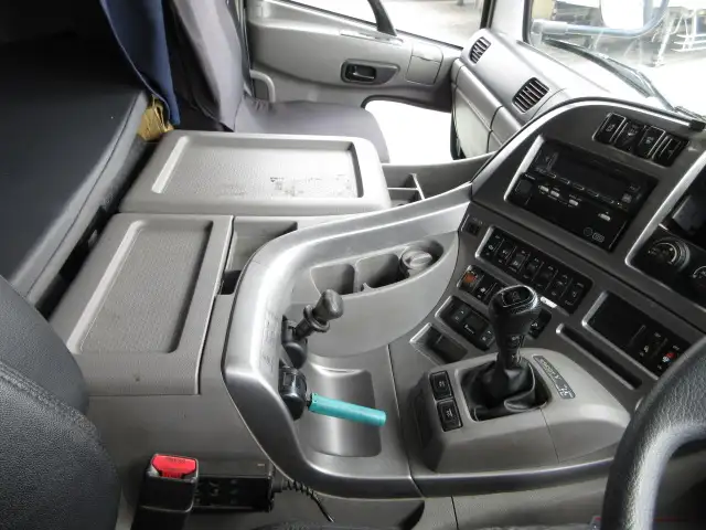 平成29年06月中古大型トラクタヘッド日産UDクオンの画像25