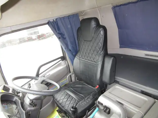 平成29年06月中古大型トラクタヘッド日産UDクオンの画像40