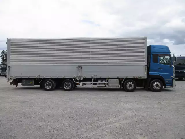 低走行!! 車検付(R6.6)平成30年 UD 低床4軸ウィング 390馬力 AT 積載:13,600kg バックモニター ETC2.0 ナビの画像4