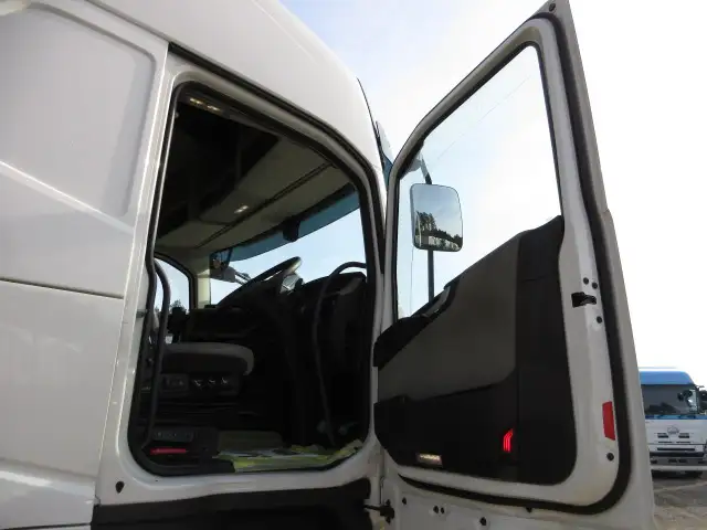 令和02年11月中古大型トラクタヘッド輸入車・その他ボルボの画像24