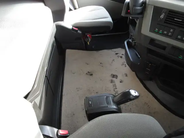 令和02年11月中古大型トラクタヘッド輸入車・その他ボルボの画像27