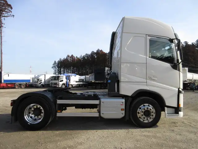 令和02年11月中古大型トラクタヘッド輸入車・その他ボルボの画像4