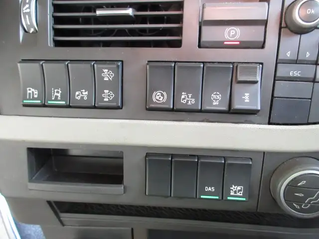 令和02年11月中古大型トラクタヘッド輸入車・その他ボルボの画像31