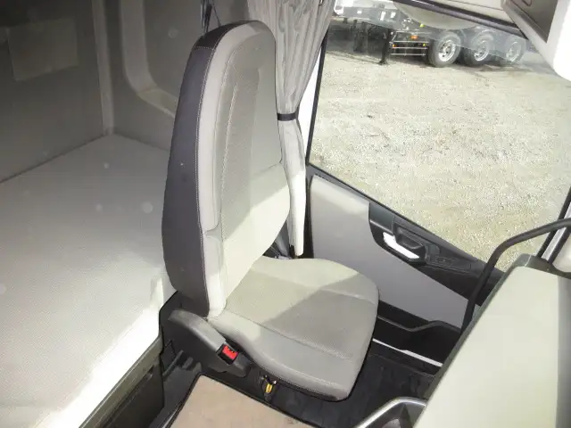 令和02年11月中古大型トラクタヘッド輸入車・その他ボルボの画像44