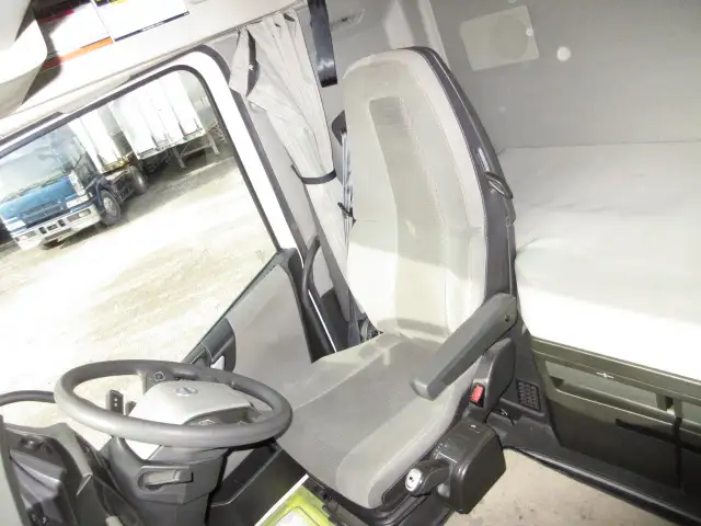 令和02年11月中古大型トラクタヘッド輸入車・その他ボルボの画像46