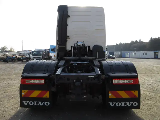 令和02年11月中古大型トラクタヘッド輸入車・その他ボルボの画像6