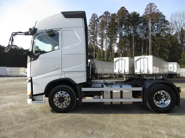 令和02年11月中古大型トラクタヘッド輸入車・その他ボルボの画像8