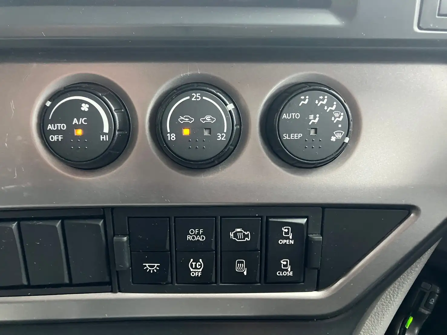 令和03年09月中古大型トラクタヘッド日産UDクオンの画像16