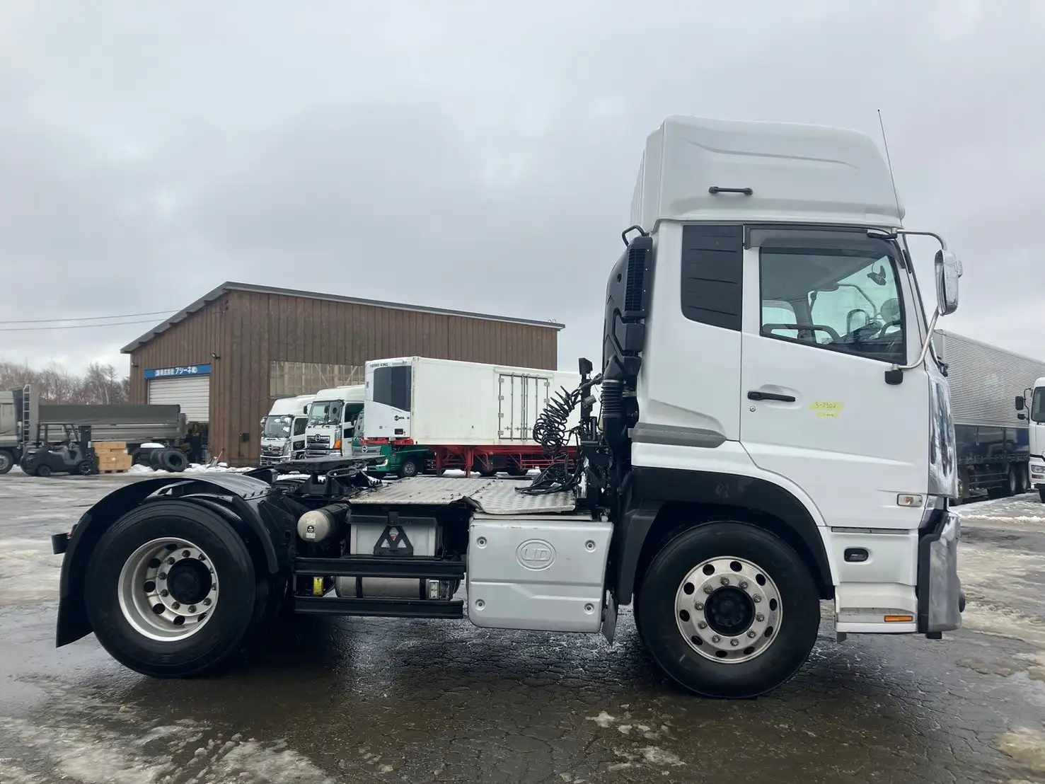 令和03年09月中古大型トラクタヘッド日産UDクオンの画像5