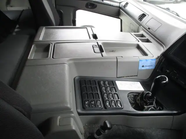 平成28年06月中古大型トラクタヘッド三菱ふそうスーパーグレートの画像30