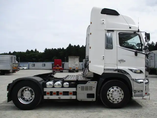 令和01年/平成31年10月中古大型トラクタヘッド日野プロフィアの画像4