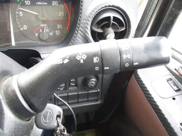 令和01年/平成31年10月中古大型トラクタヘッド日野プロフィアの画像36