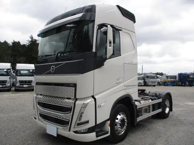 令和6年 ボルボ トラクタ 中間尺 デフロック付 460馬力 AT 第五輪:11,500㎏ 距離:113,000㎞の画像1