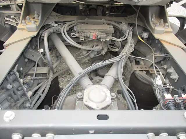 令和6年 ボルボ トラクタ 中間尺 デフロック付 460馬力 AT 第五輪:11,500㎏ 距離:113,000㎞の画像16