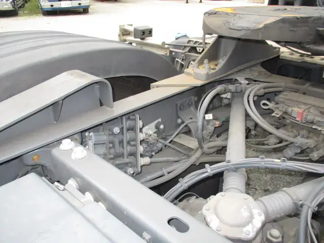 令和6年 ボルボ トラクタ 中間尺 デフロック付 460馬力 AT 第五輪:11,500㎏ 距離:113,000㎞の画像17