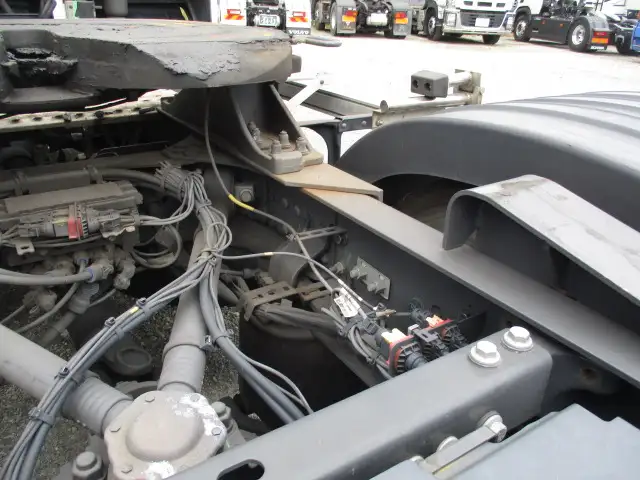 令和6年 ボルボ トラクタ 中間尺 デフロック付 460馬力 AT 第五輪:11,500㎏ 距離:113,000㎞の画像18