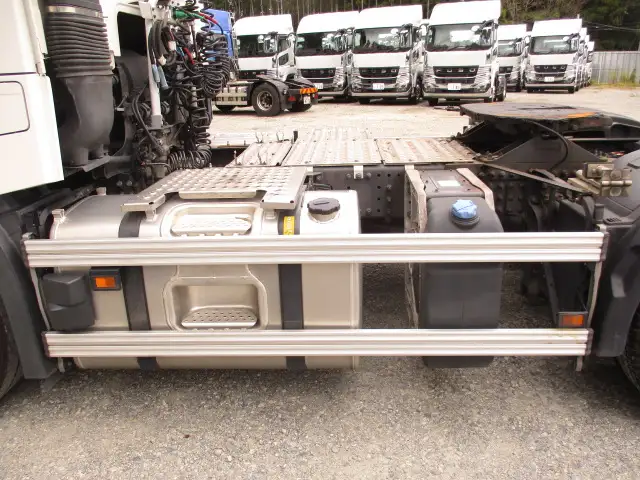 令和6年 ボルボ トラクタ 中間尺 デフロック付 460馬力 AT 第五輪:11,500㎏ 距離:113,000㎞の画像19