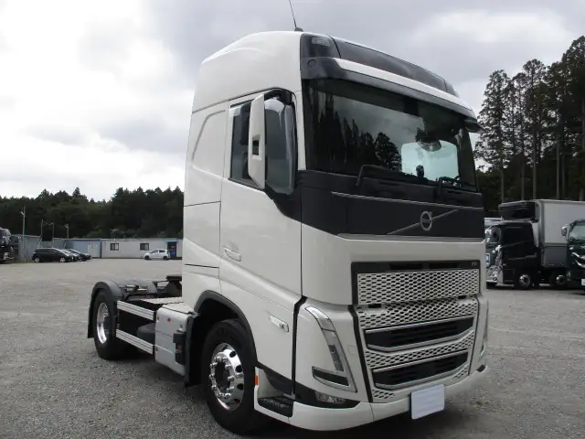 令和6年 ボルボ トラクタ 中間尺 デフロック付 460馬力 AT 第五輪:11,500㎏ 距離:113,000㎞の画像3