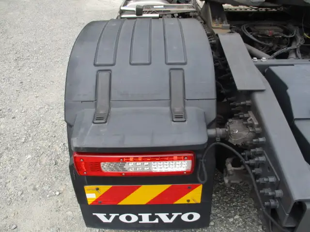 令和6年 ボルボ トラクタ 中間尺 デフロック付 460馬力 AT 第五輪:11,500㎏ 距離:113,000㎞の画像21