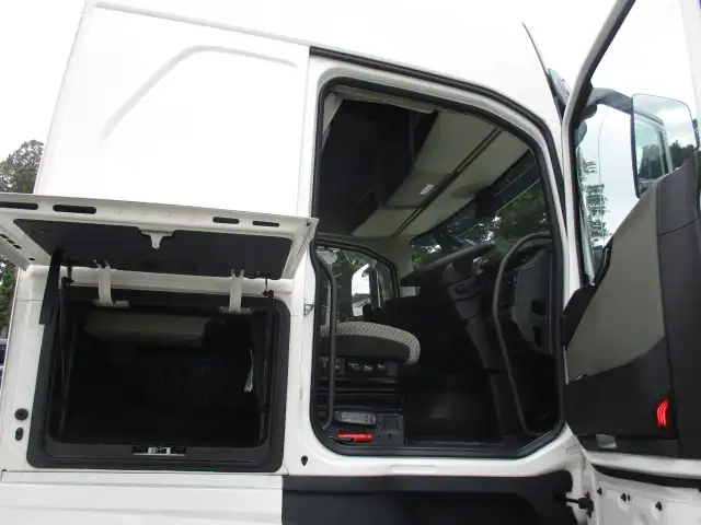 令和6年 ボルボ トラクタ 中間尺 デフロック付 460馬力 AT 第五輪:11,500㎏ 距離:113,000㎞の画像31