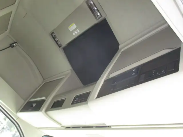 令和6年 ボルボ トラクタ 中間尺 デフロック付 460馬力 AT 第五輪:11,500㎏ 距離:113,000㎞の画像33