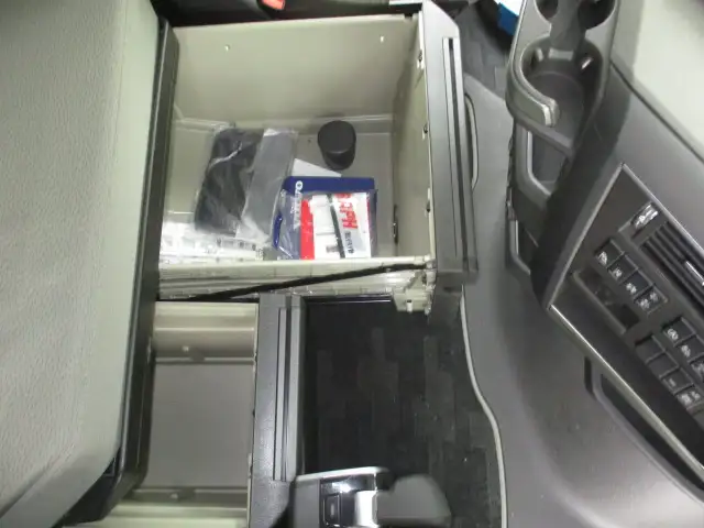 令和6年 ボルボ トラクタ 中間尺 デフロック付 460馬力 AT 第五輪:11,500㎏ 距離:113,000㎞の画像36