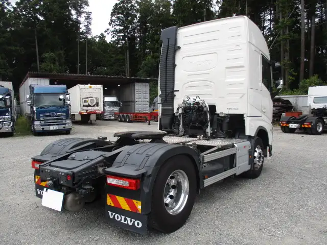 令和6年 ボルボ トラクタ 中間尺 デフロック付 460馬力 AT 第五輪:11,500㎏ 距離:113,000㎞の画像5