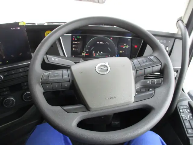 令和6年 ボルボ トラクタ 中間尺 デフロック付 460馬力 AT 第五輪:11,500㎏ 距離:113,000㎞の画像41