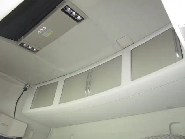 令和6年 ボルボ トラクタ 中間尺 デフロック付 460馬力 AT 第五輪:11,500㎏ 距離:113,000㎞の画像48