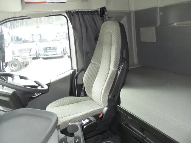 令和6年 ボルボ トラクタ 中間尺 デフロック付 460馬力 AT 第五輪:11,500㎏ 距離:113,000㎞の画像49