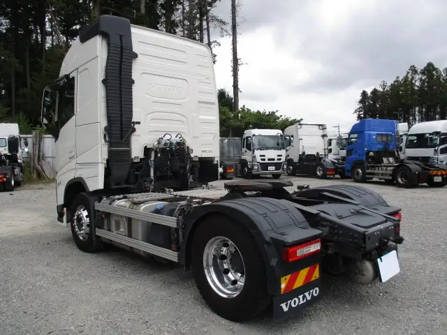 令和6年 ボルボ トラクタ 中間尺 デフロック付 460馬力 AT 第五輪:11,500㎏ 距離:113,000㎞の画像7