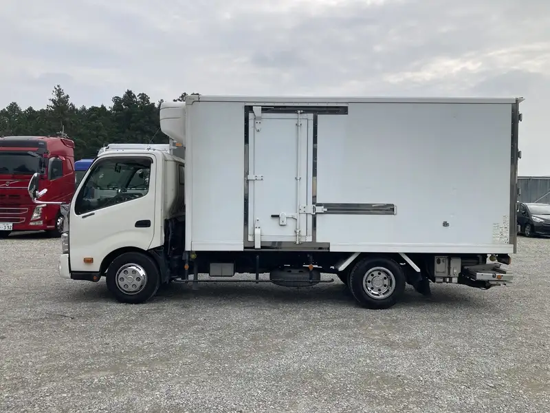 平成29年02月中古小型冷凍バン・ウィング日野デュトロの画像4