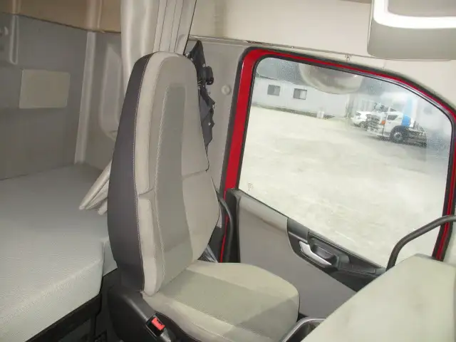 平成30年08月中古大型トラクタヘッドボルボボルボFHの画像36