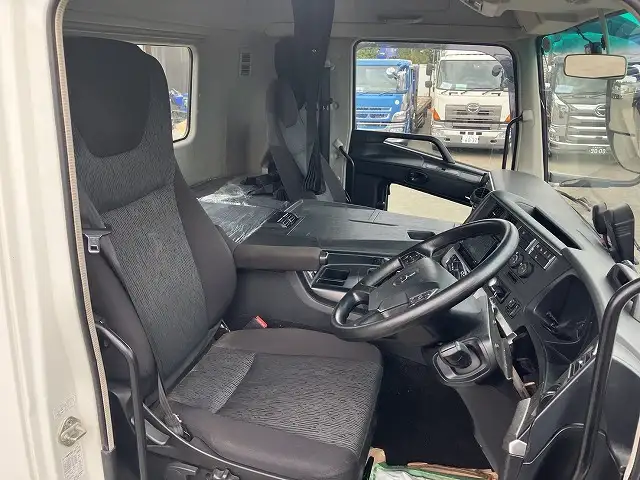 ☆車検付き(R7.4.19)☆ 令和3年 三菱 トラクターヘッド スライドカプラ AT 第五輪:11,500㎏ 距離:27万㎞  の画像16